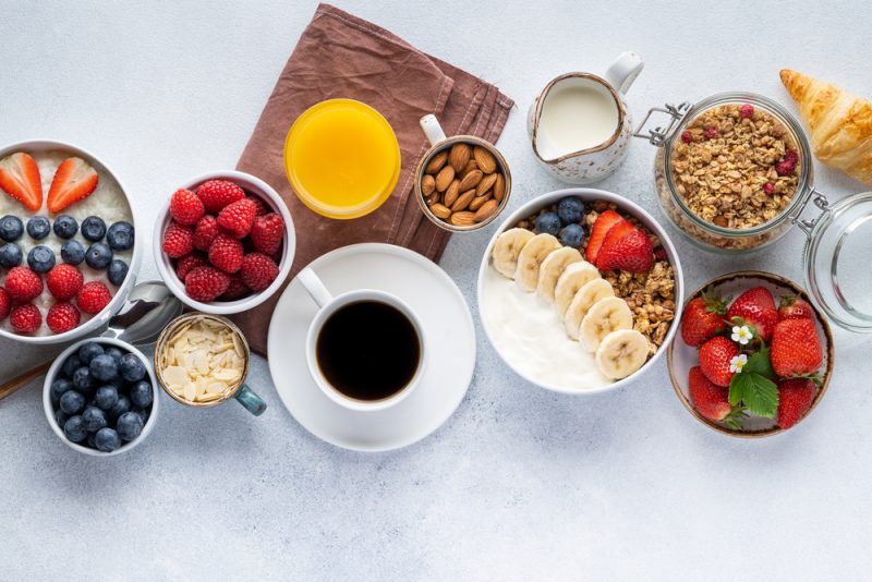 Morgenroutine mit gesundem Frühstück