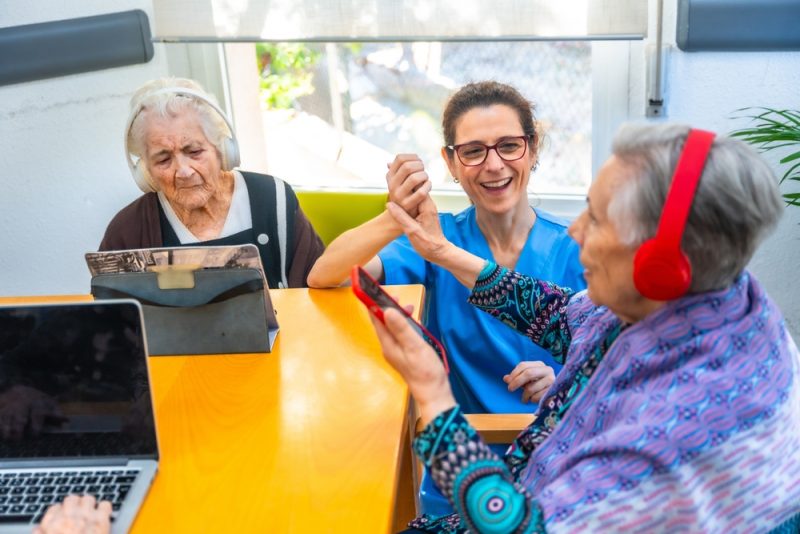 Musiktherapie unterstützt funktionelle Verbesserungen in Beweglichkeit und Kommunikation!