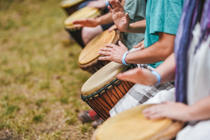 Musiktherapeutische Arbeit mit Rhythmusinstrumenten in einer klinischen oder sozialen Einrichtung